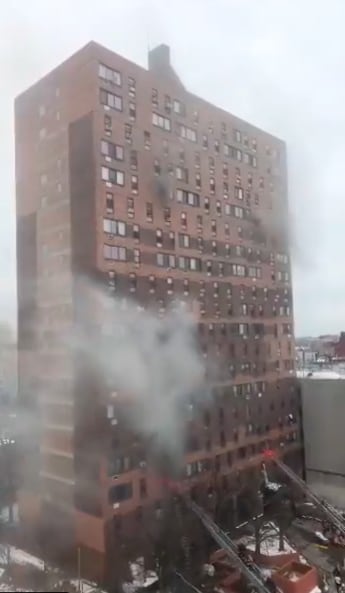 Incendio en edificio en Nueva York deja 19 muertos