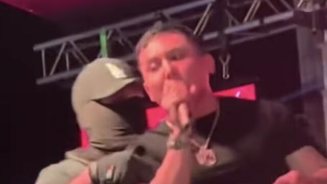 Edwin Luna es bajado del escenario por presencia de personas armadas