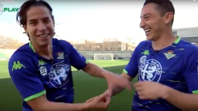 Guardado y Lainez protagonizaron un entretenido reto con el Betis