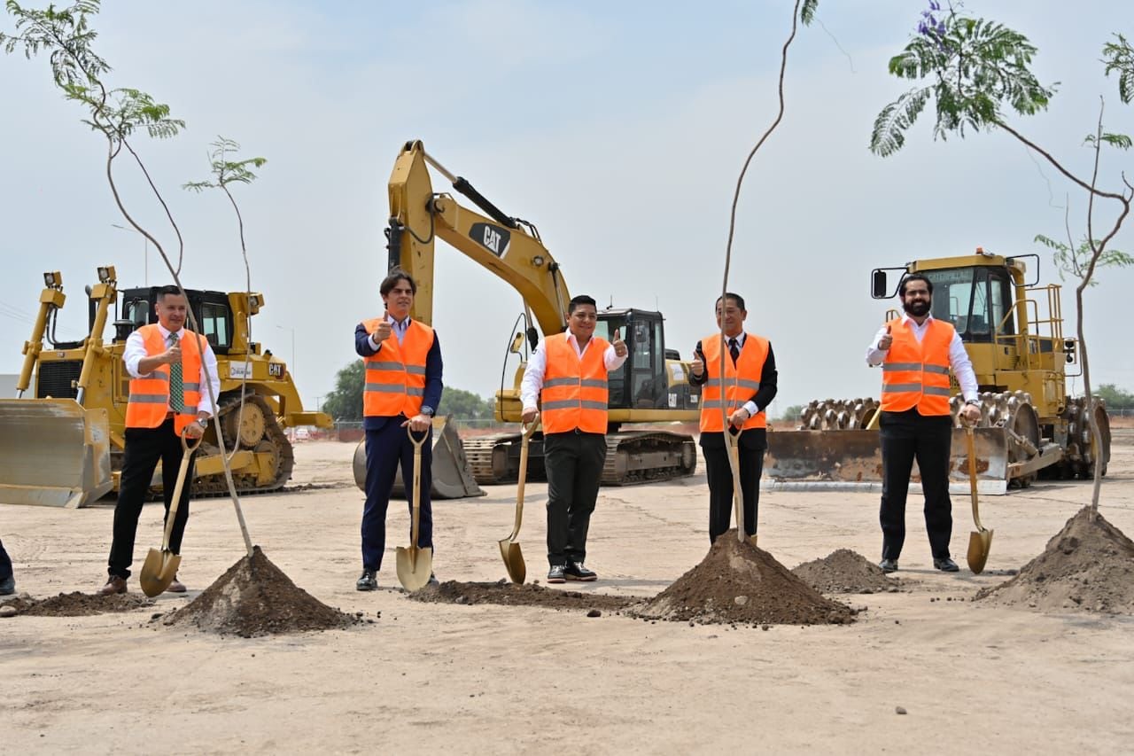 Ricardo Gallardo en planta de San Luis Potosí