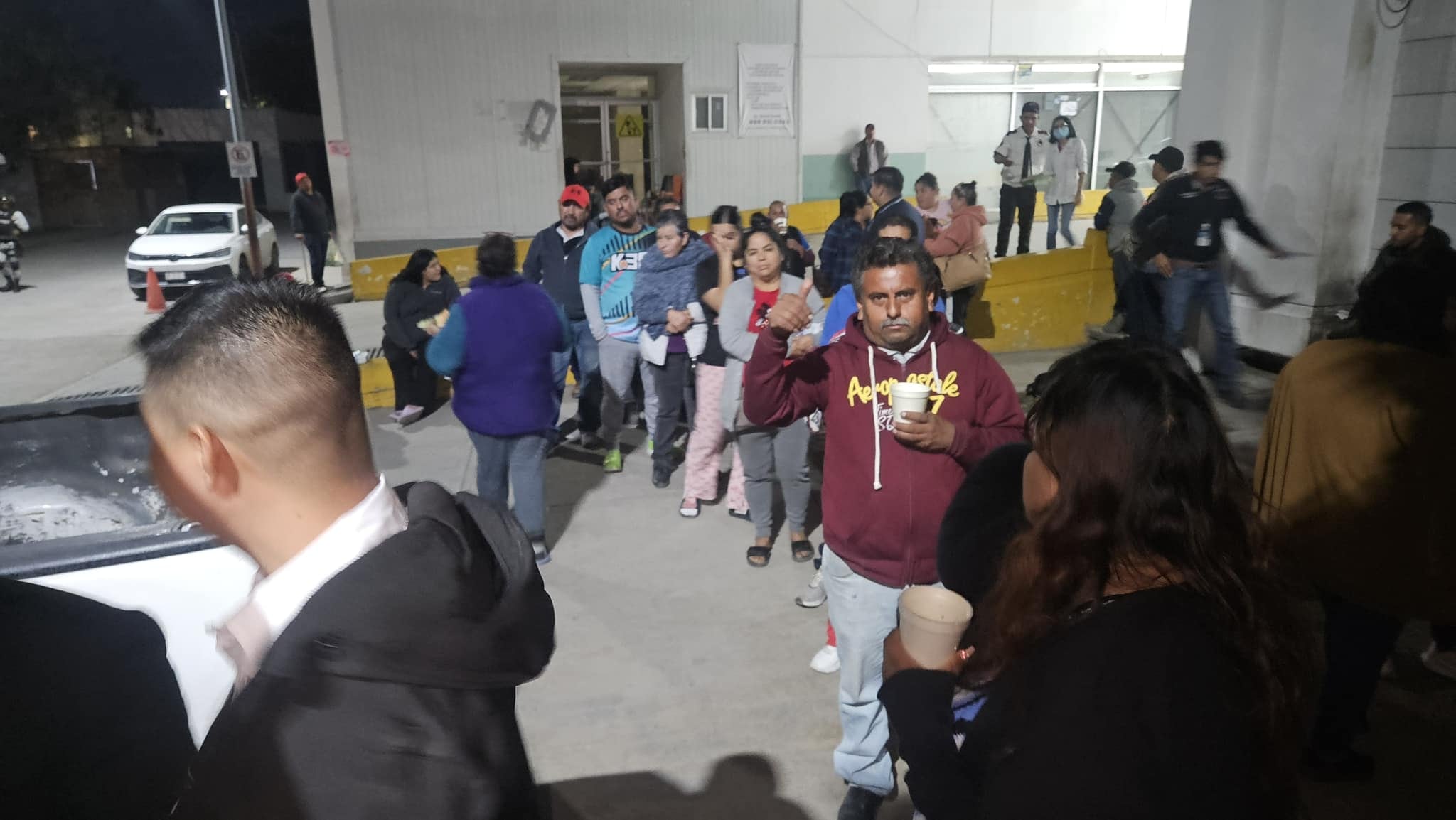 Reynosa: Recién casados reparten banquete de bodas en hospital