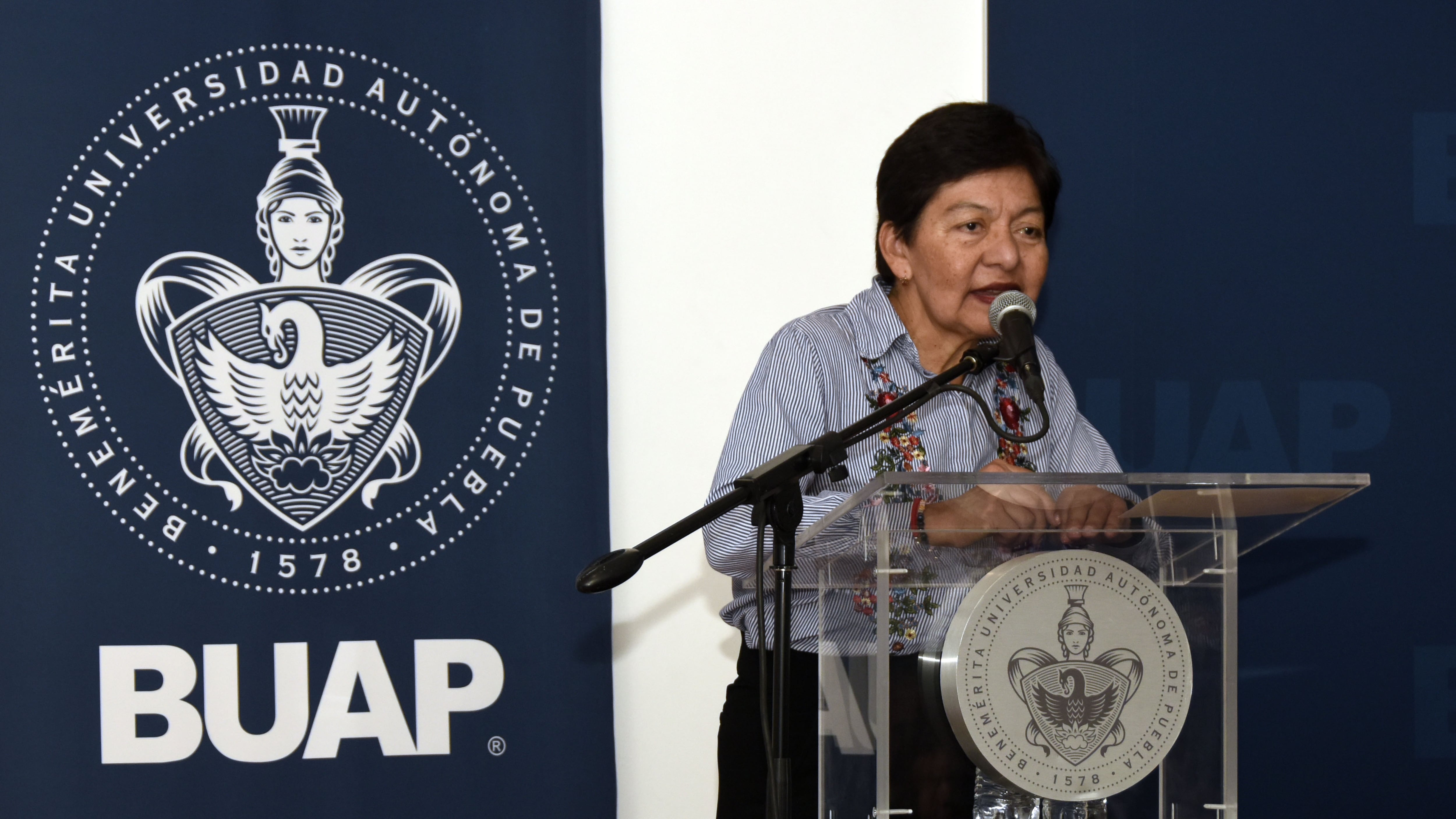 Lilia Cedillo encabeza entrega de constancias a servidores públicos capacitados por la BUAP