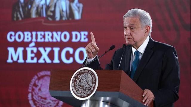 El presidente López Orador en conferencia de prensa.