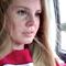 Lana del Rey conduce con una pierna; la llaman "irresponsable"