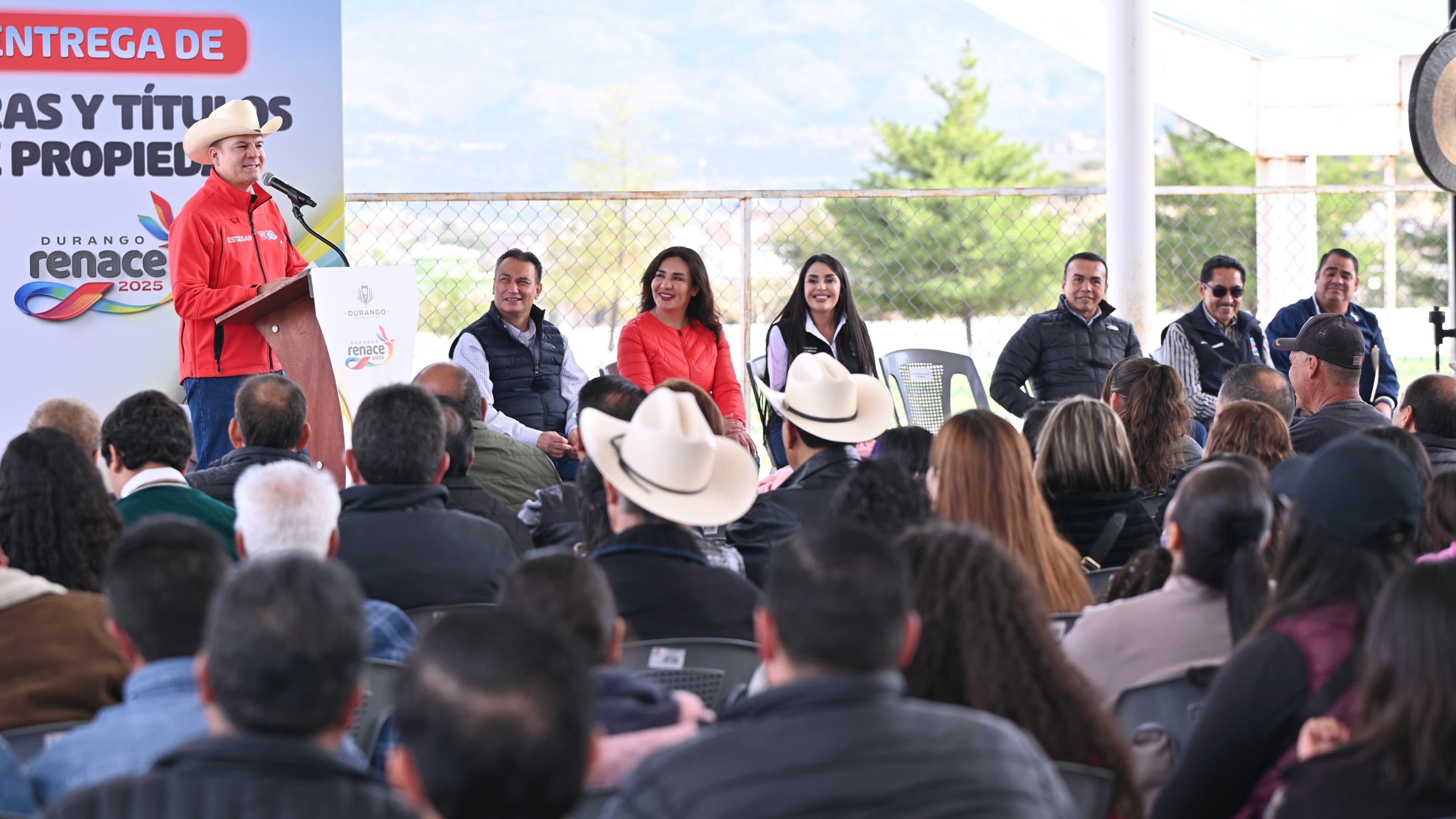 Esteban Villegas arranca y supervisa obras en Santiago Papasquiaro por 26.5 mdp