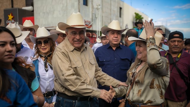 Rubén Rocha Moya encabeza la tradicional Cabalgata 2023 en Sinaloa