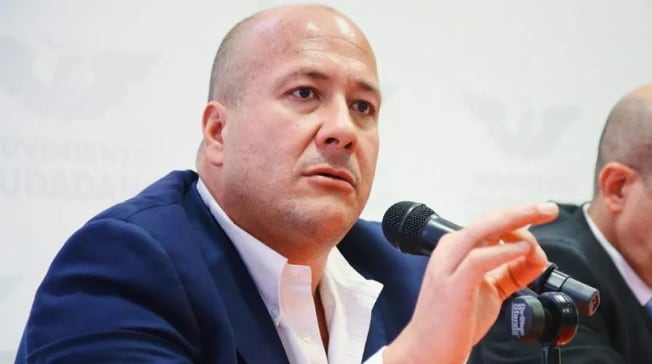El valiente gobernador de Jalisco perdió muchos puntos de popularidad, pero sobre todo la credibilidad se le fue al suelo.