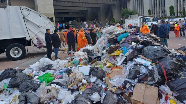 Protesta de trabajadores de la limpieza en alcaldía Cuauhtémoc
