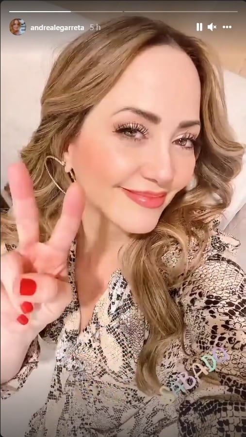 Andrea Legarreta presume que se encuentra trabajando