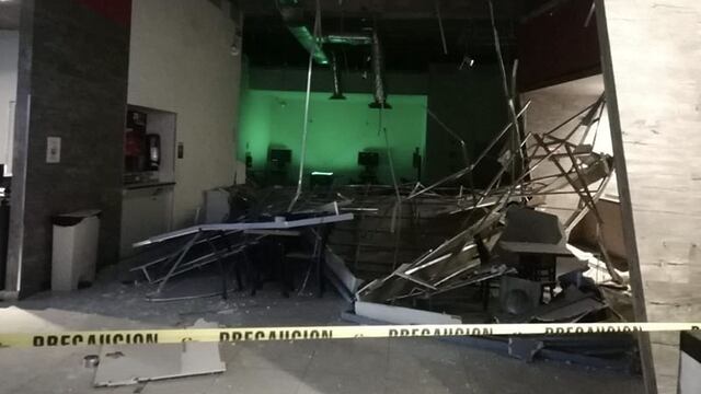 Caída del plafón del techo de Cinemex en Puebla