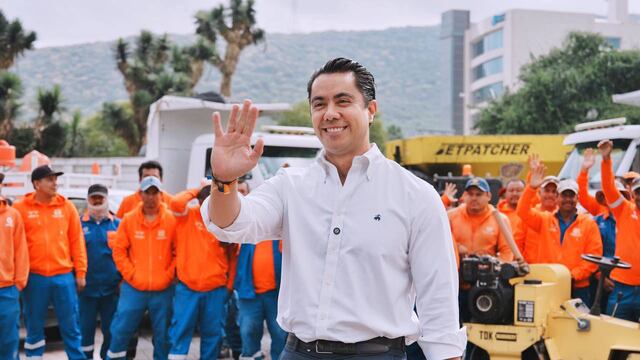 Felifer Macías anuncia propuesta para atender reportes de baches en vialidades.