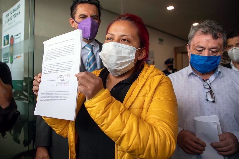 Mamá de Brandon Giovanny presenta denuncia contra Sheinbaum y Ebrard.