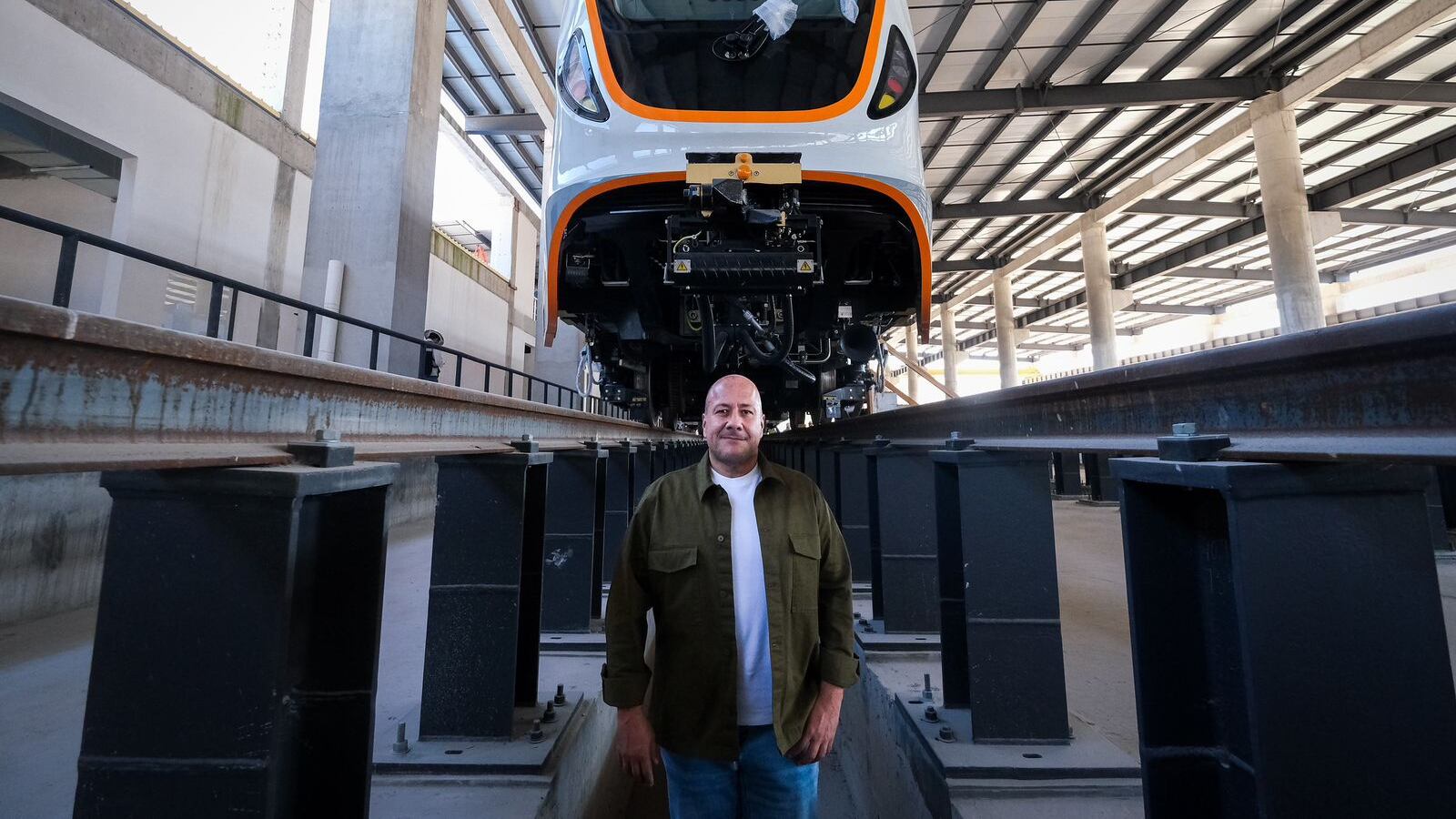 Enrique Alfaro realiza su último recorrido de viaje electrificado de la Línea 4 de Mi Tren de SITEUR