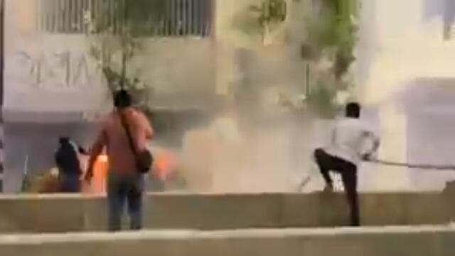 Aficionados Cruz Azul sofocan llamas de automóvil