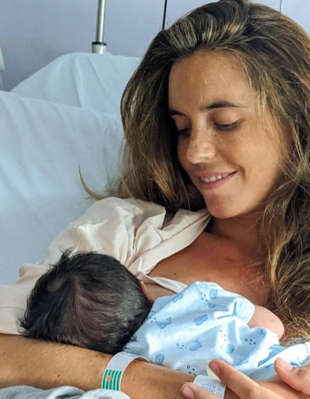 Ona Carbonell con su hijo