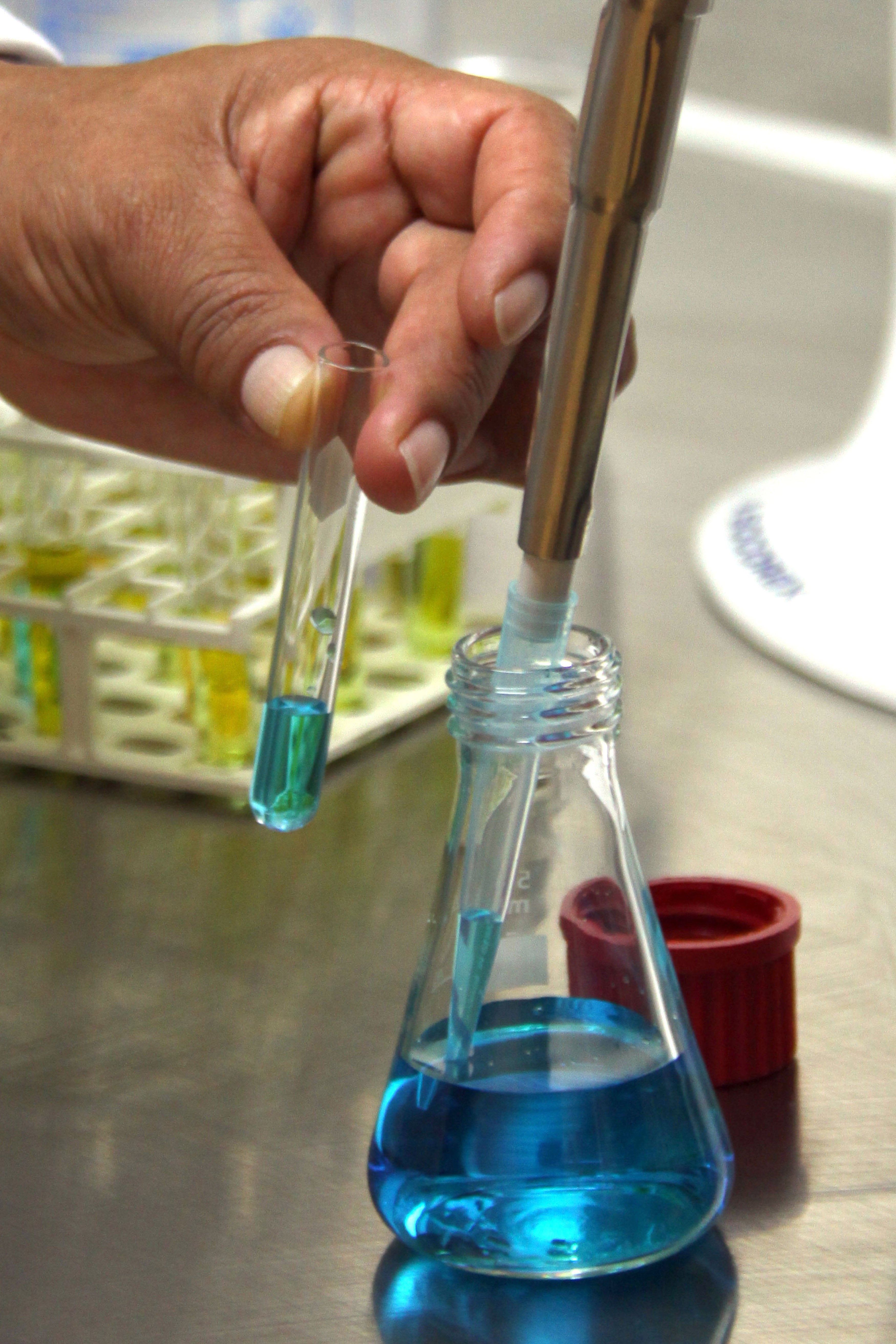 BUAP trabaja en optimizar el uso de antibióticos