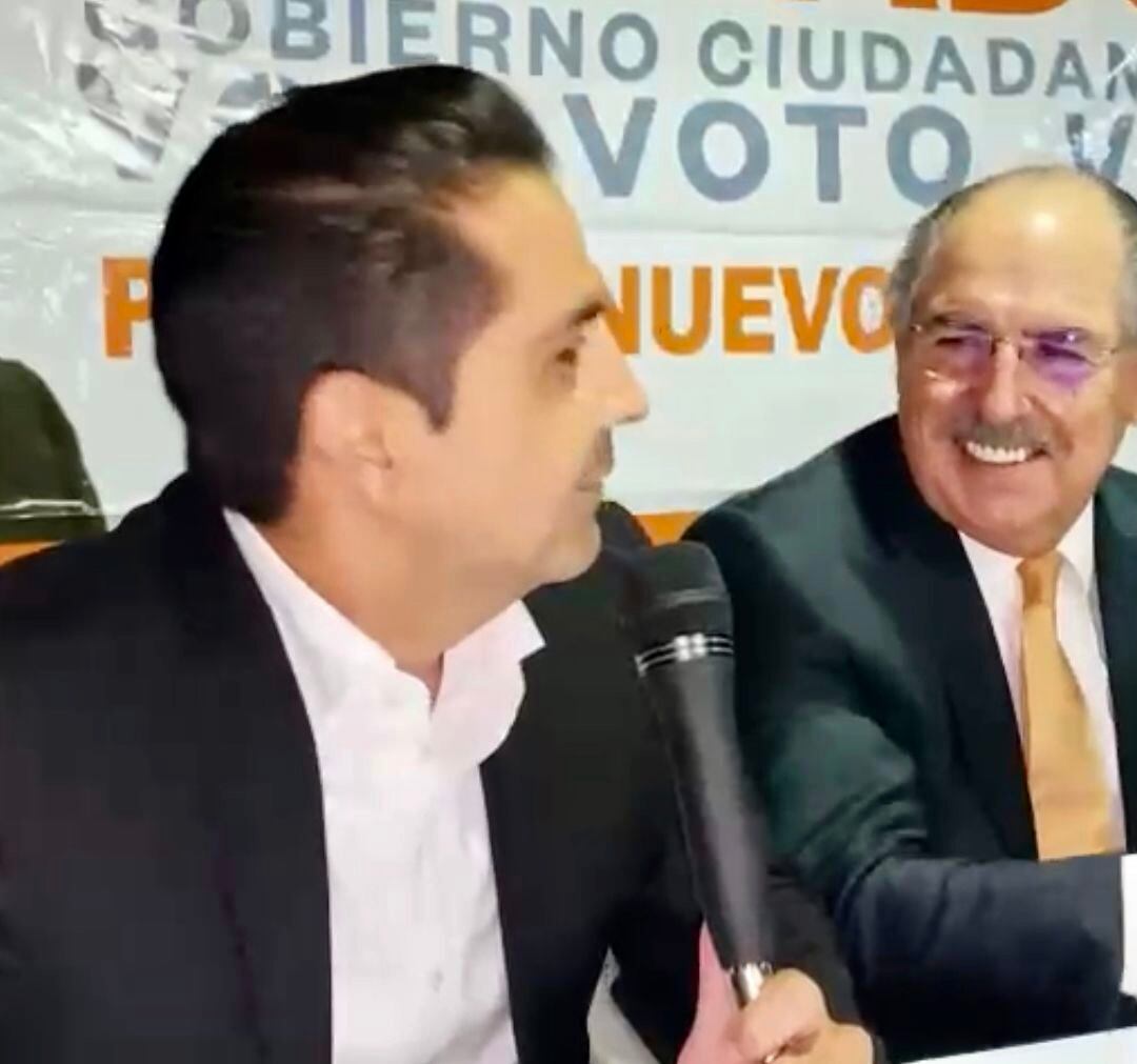 A la izquierda, Víctor Martínez, líder vecinal de San Pedro que le ganó un amparo al municipio de San Pedro