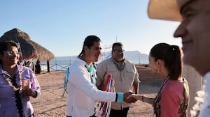 Claudia Sheinbaum destaca a pueblos originarios tras visita de Díaz Ayuso