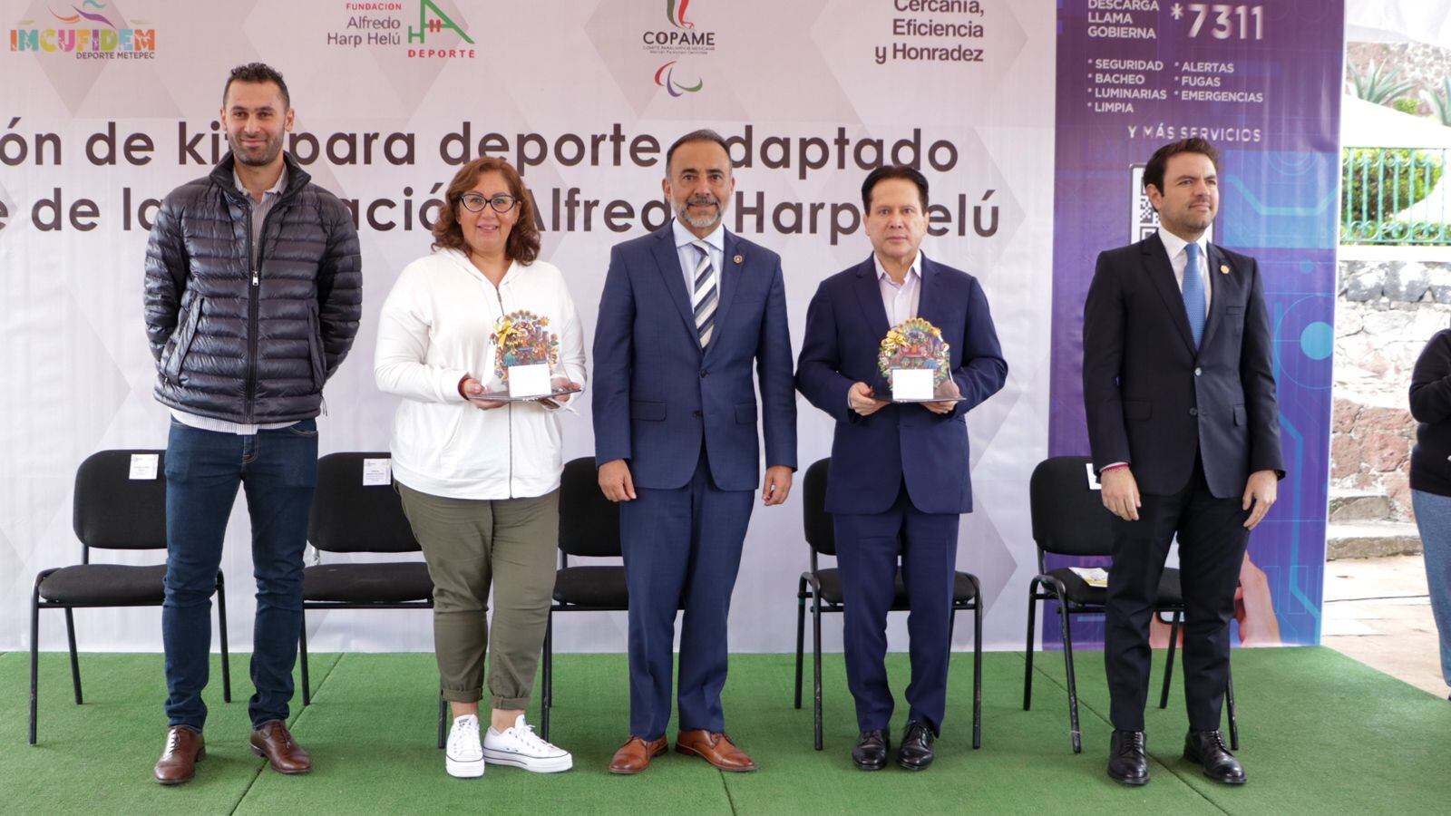 Fernando Flores, alcalde de Metepec en ceremonia de la fundación Harp Helú