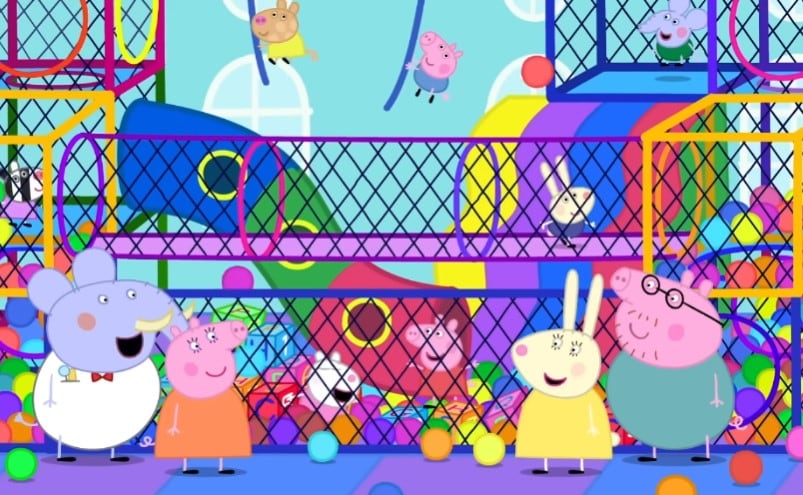 Peppa Pig se divierte en el cuarto de juegos