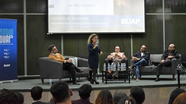 Analizan tendencias de la industria textil en la BUAP