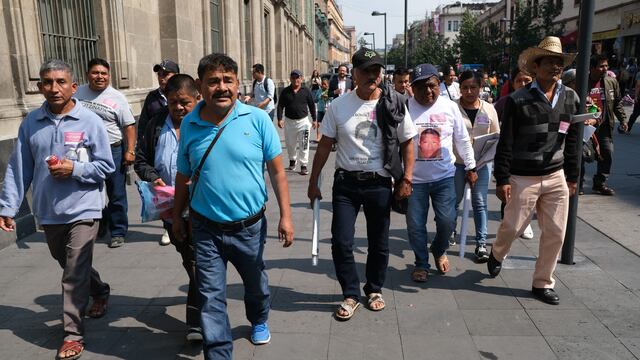 Familias de los 43 estudiantes de Ayotzinapa.