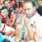 VIDEO: Juanito se quería tomar foto con Xóchitl Gálvez y Santiago Taboada; ambos lo dejaron en visto