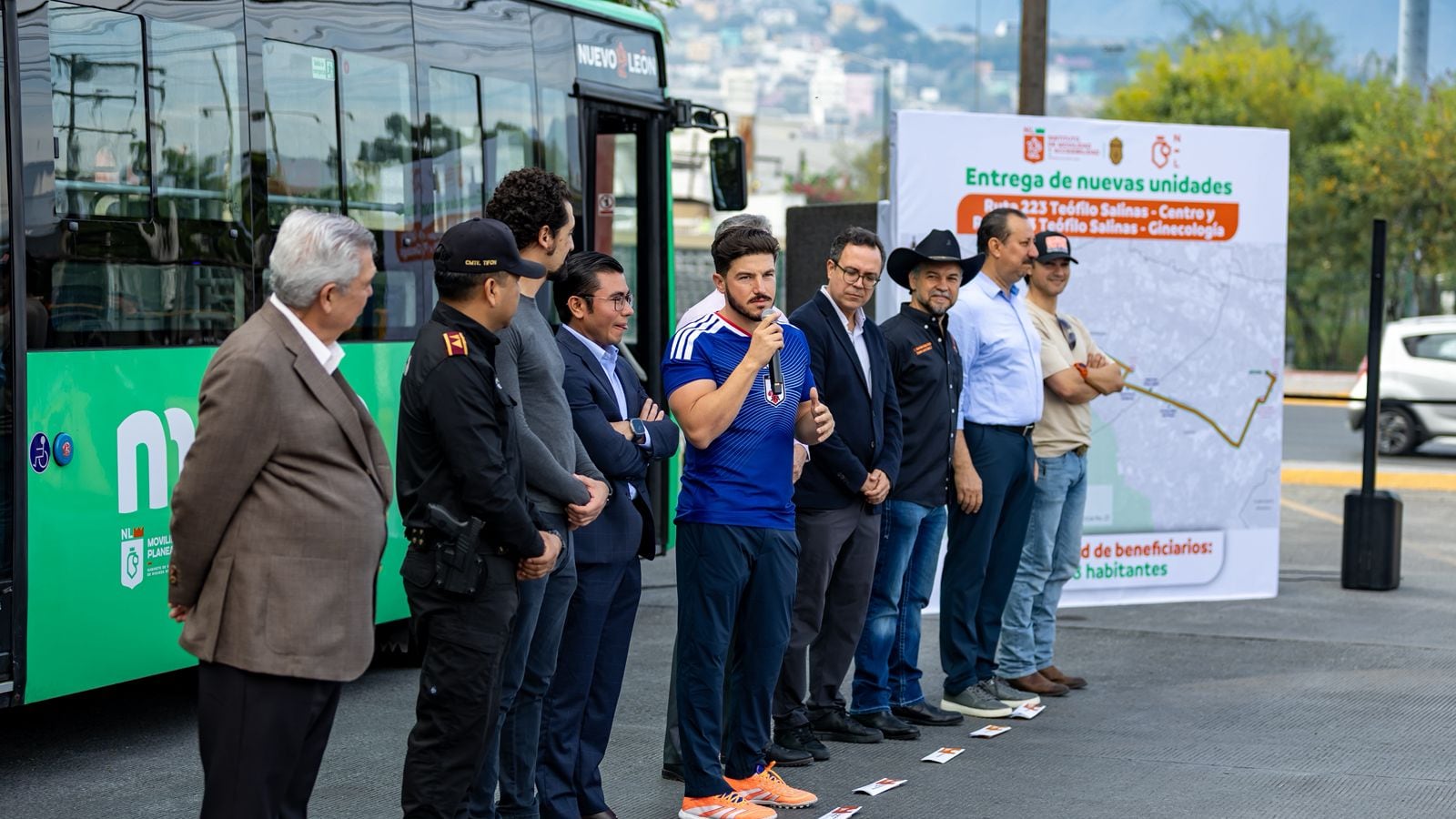 Samuel García entrega 35 nuevas unidades de la Ruta 223 y refuerza la movilidad en Nuevo León