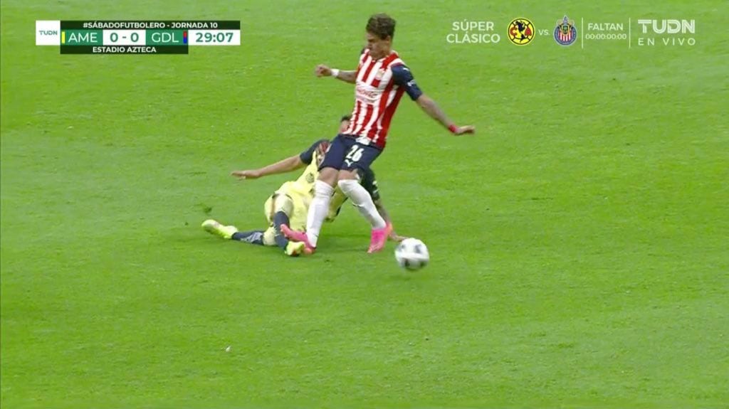 Fuerte entrada de Chicote Calderón sobre Jorge Sánchez