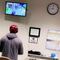 Se pone a jugar Xbox en el hospital mientras su novia está en labor de parto (VIDEO)