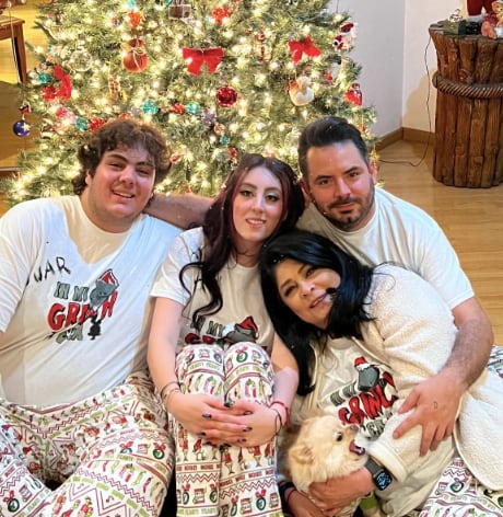 Victoria Ruffo junto a su familia