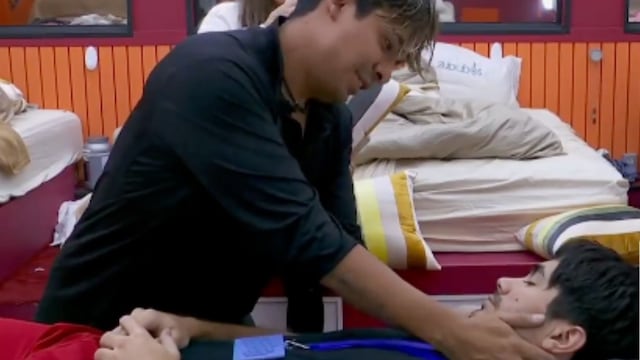 El beso de Ricardo Peralta a Sian Chiong