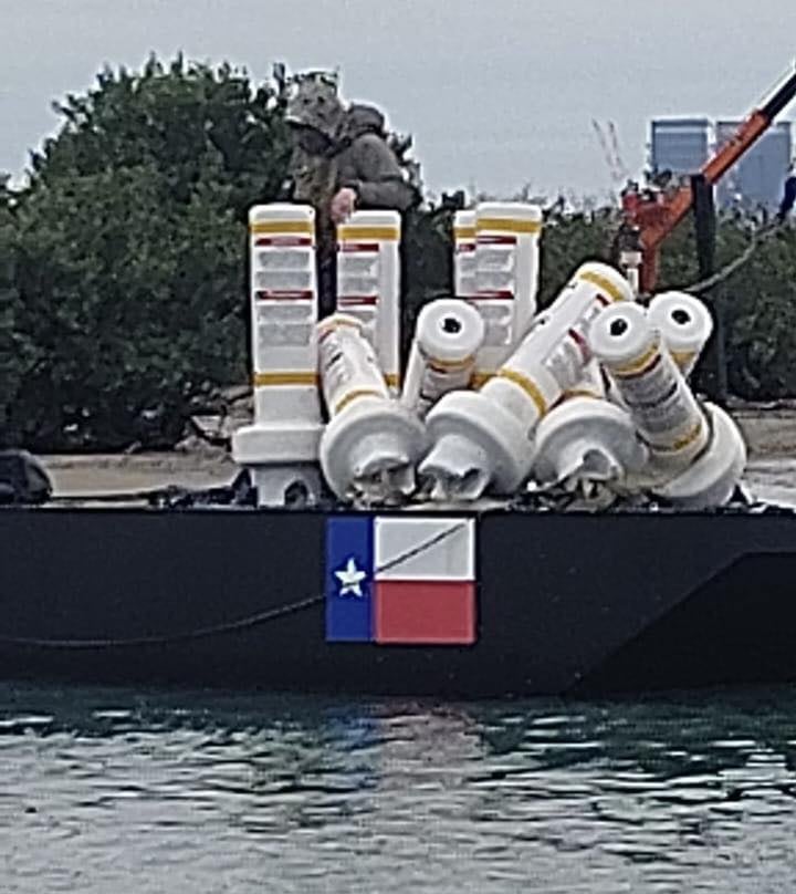 Estados Unidos instala boyas en el río Bravo