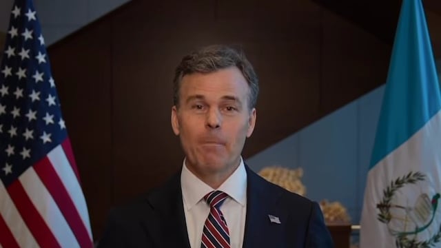 John Barrett es un diplomático de Estados Unidos con amplia experiencia en diversos países de América Latina