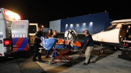 Tras incendio por corto circuito, trasladan a dos niños con quemaduras a Estados Unidos