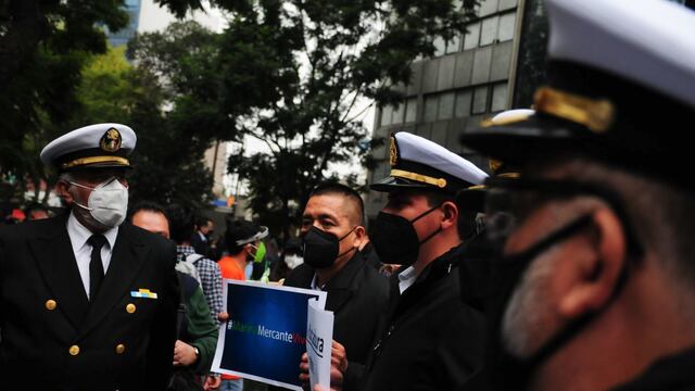 Protesta de marinos en el Senado.