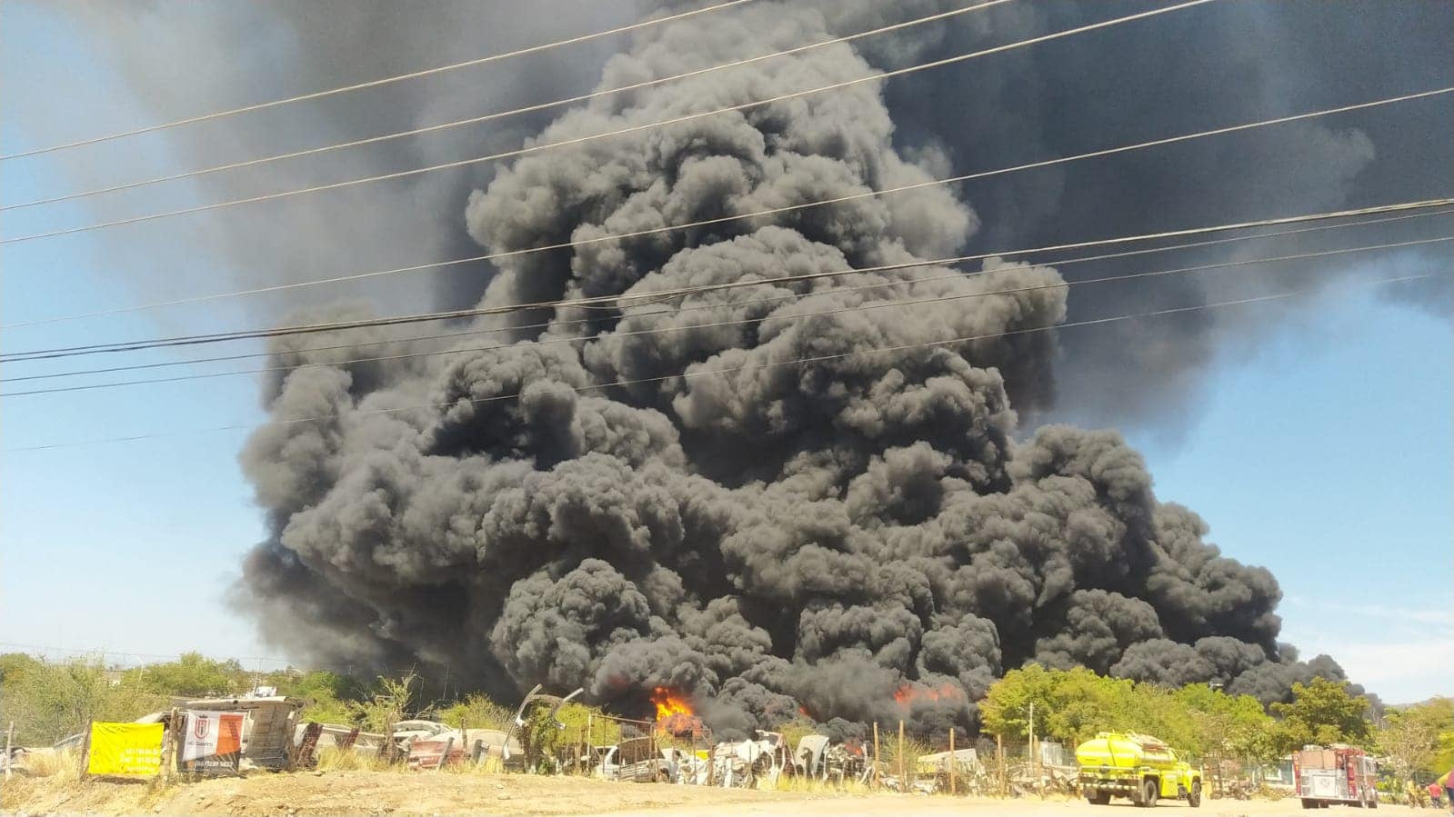 INCENDIO EN CULIACÁN, SINALOA, TRAS EXPLOSIÓN DE PIPAS