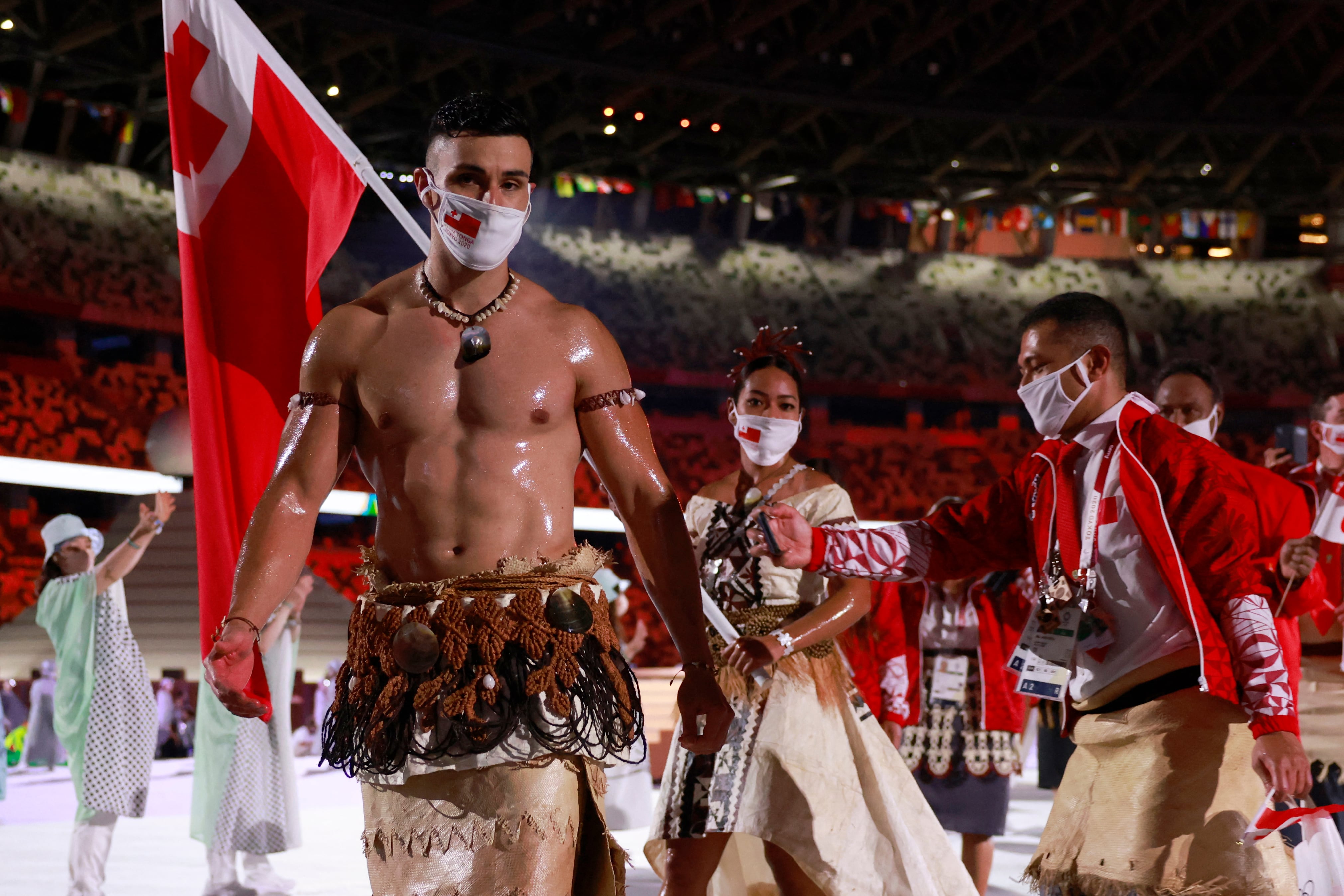 Abanderado y atleta Pita Taufatofua de Tonga