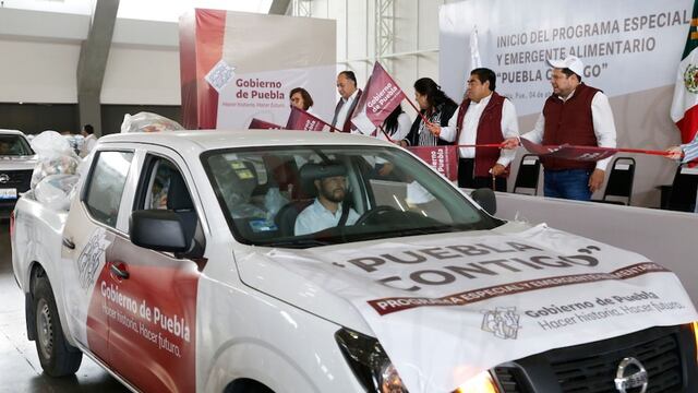 Miguel Barbosa Huerta dio el banderazo al programa “Puebla Contigo”.