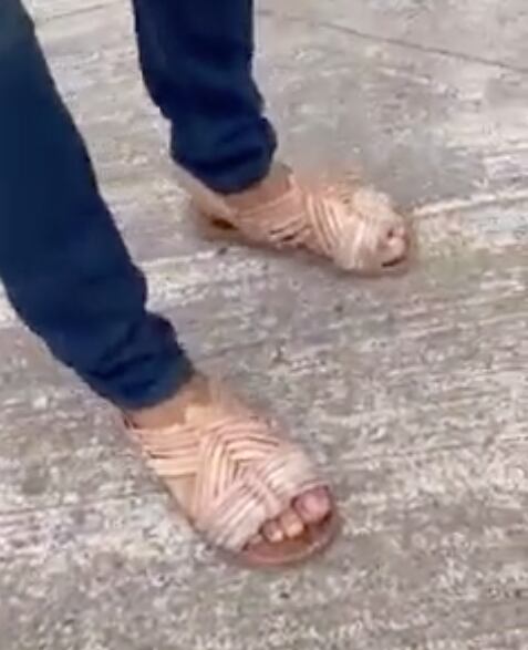 Exhibe a su hijo en TikTok; lo manda en chanclas