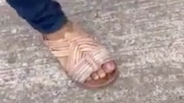 Exhibe a su hijo en TikTok; lo manda en chanclas