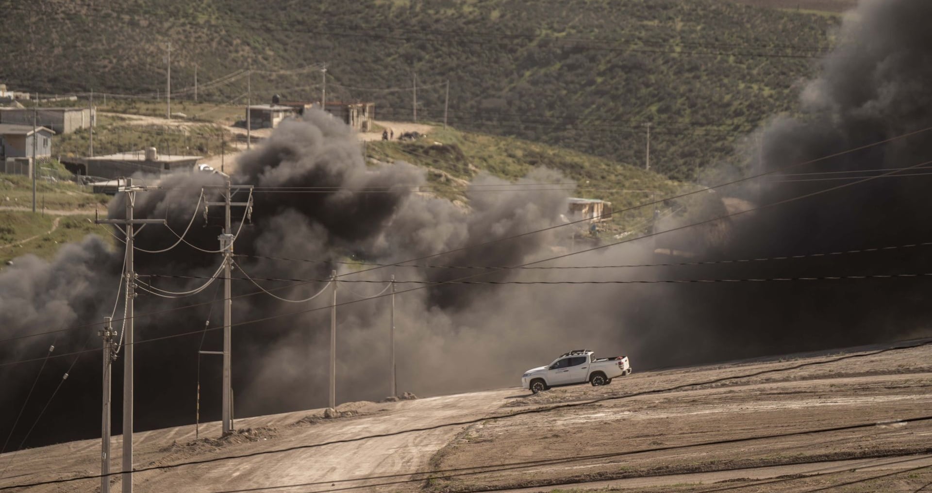 Pemex descarta heridos tras incendio en ducto de Playas de Rosarito