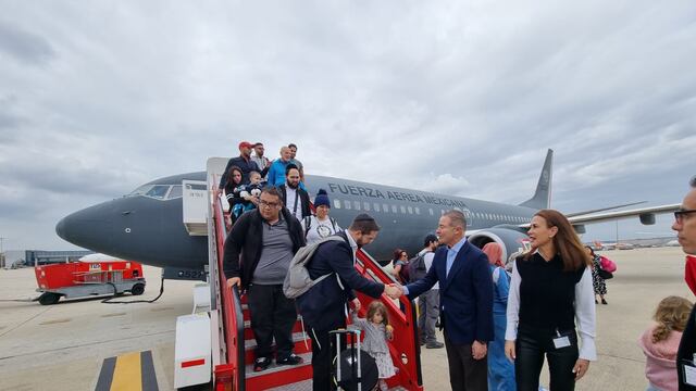 Avión de la Fuerza Aérea Mexicana llega a Madrid con mexicanos rescatados de Israel