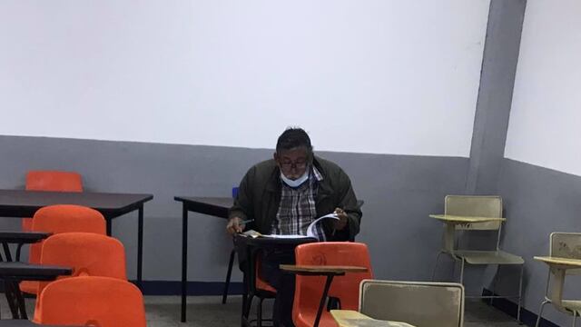 El sueño del abuelito es ser un gran abogado