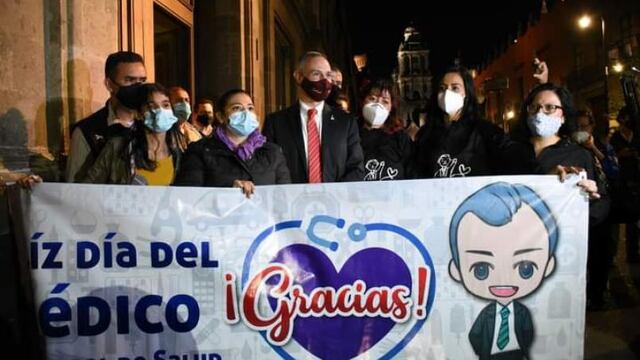 Mariachi para López-Gatell