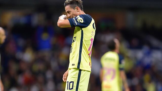 Sebastián Córdova en un duelo del América