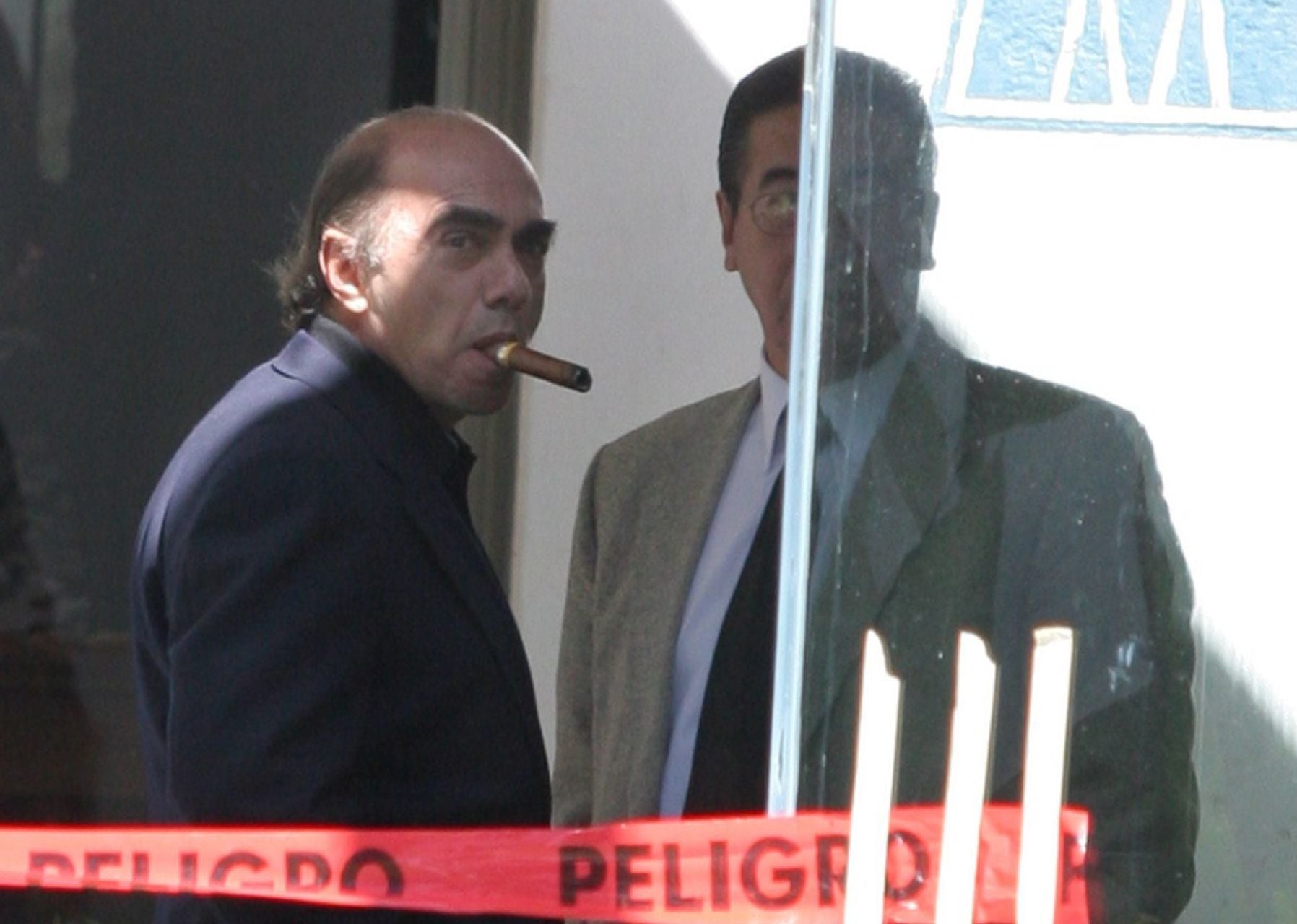 En la imagen se observa a Kamel Nacif llegando a un funeral en 2018.