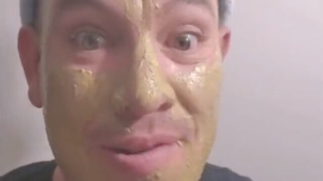 Se pone guacamole en la cara pensando que era mascarilla