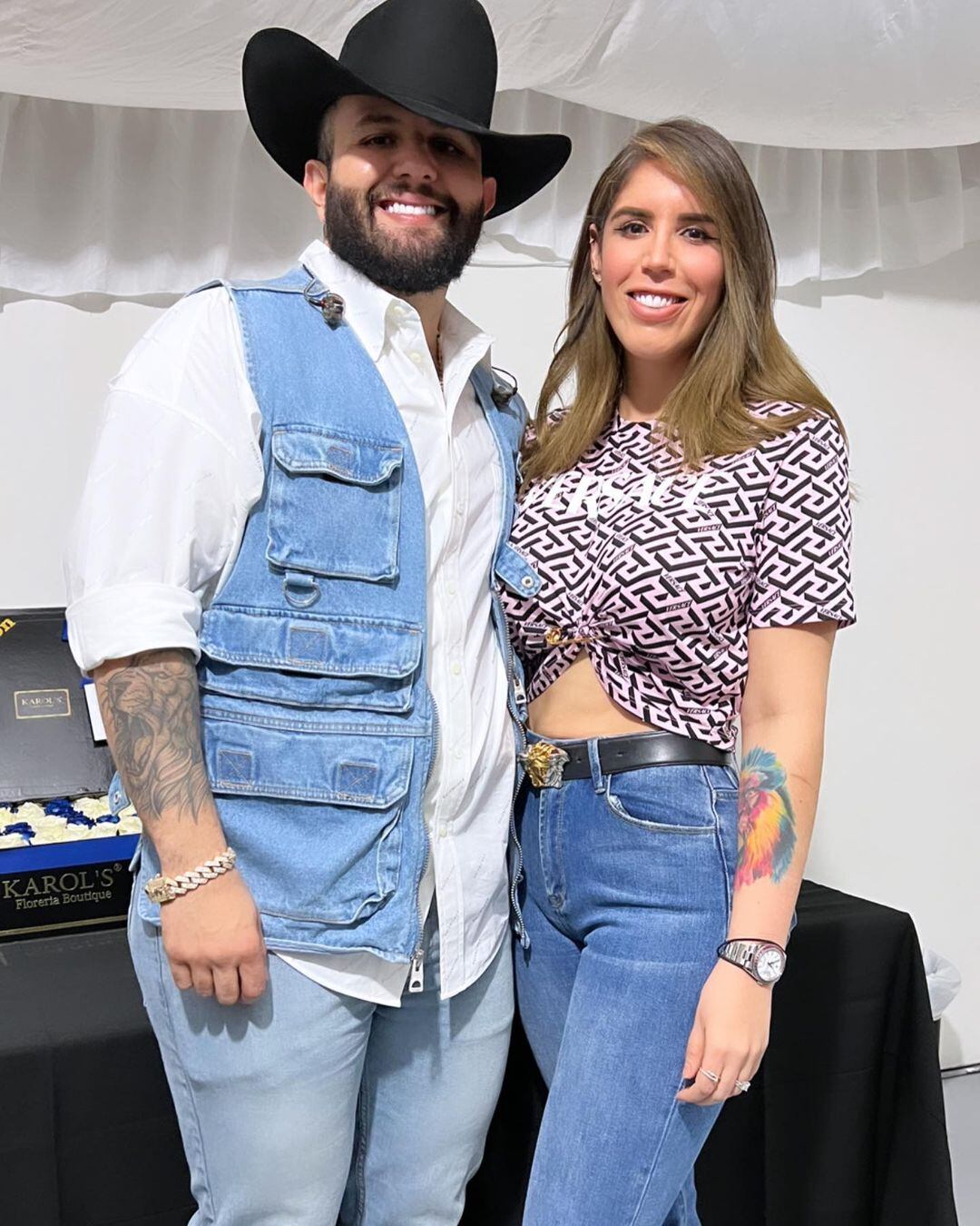 Carin León y Alejandra Esquer.