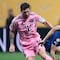 Captan brutal agresión de Messi a Vitinha en pleno PSG vs Inter Miami; el árbitro no marcó ni la falta